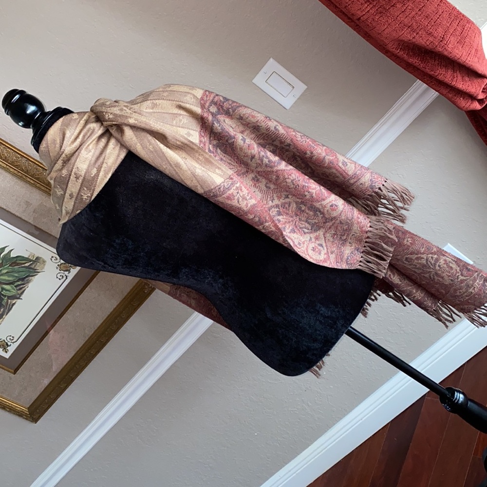 Wool shawl - Picture 2 of 4
